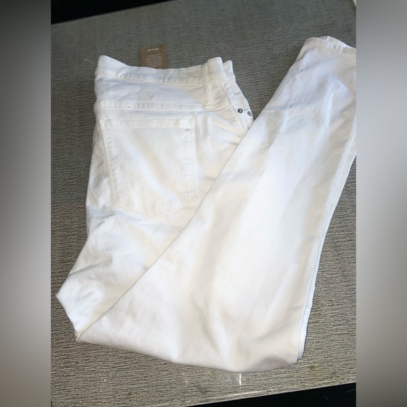 Curvy. plus size pure white madewelljeans - Picture 5 of 10